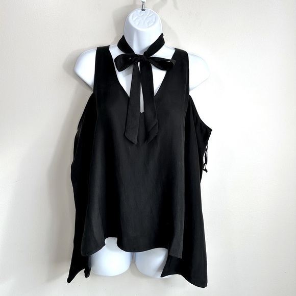 NWT Line & Dot Blouse with Tie Front Black Size Small - Picture 3 of 16